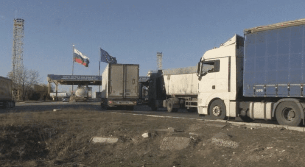 Превозвачи се оплакват от манипулирани кантари от румънската страна на Дунав мост
