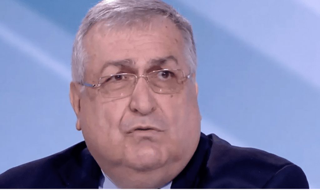 Близнашки: В жалбата до КС Радев защитава собствената си къщичка и мълчаливо подкрепя съдебната реформа на управниците