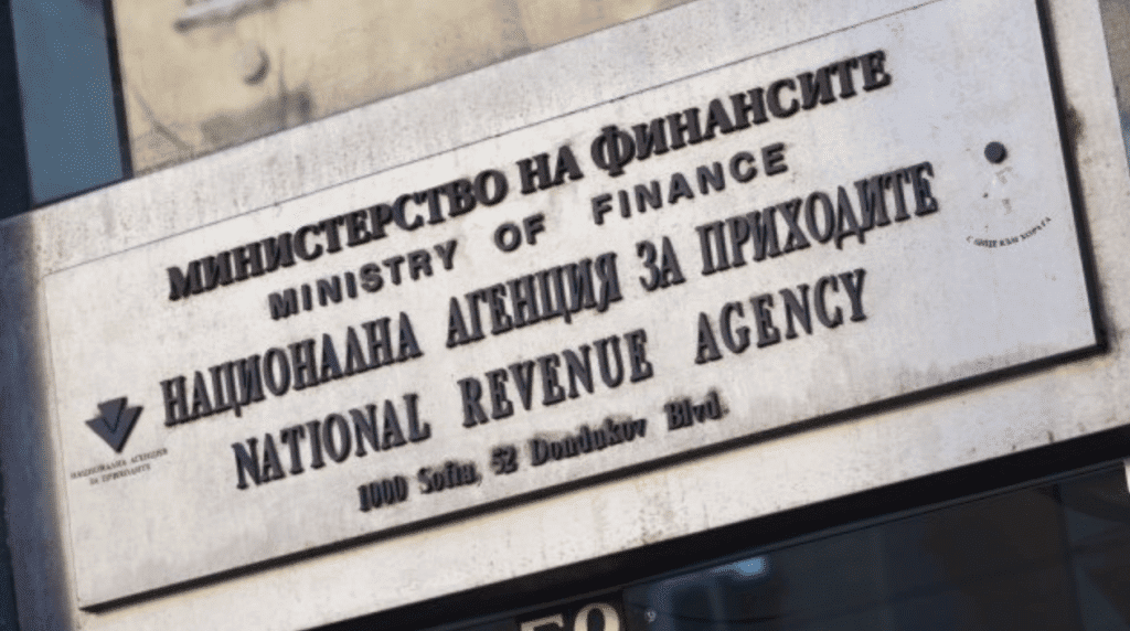 НАП търси данъци за милиони от българи, качващи онлайн съдържание в еротични платформи