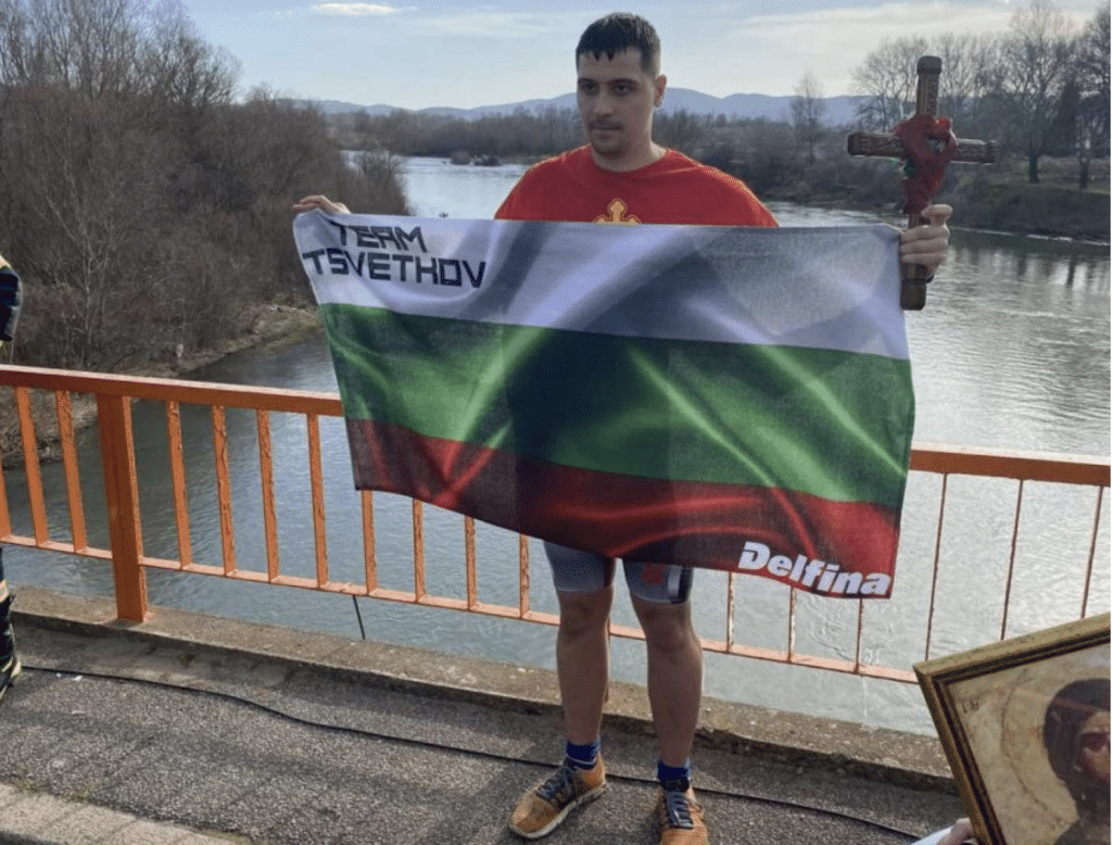 Русенец извади богоявленския кръст от Вардар и отправи послание за приятелство между българи и македонци