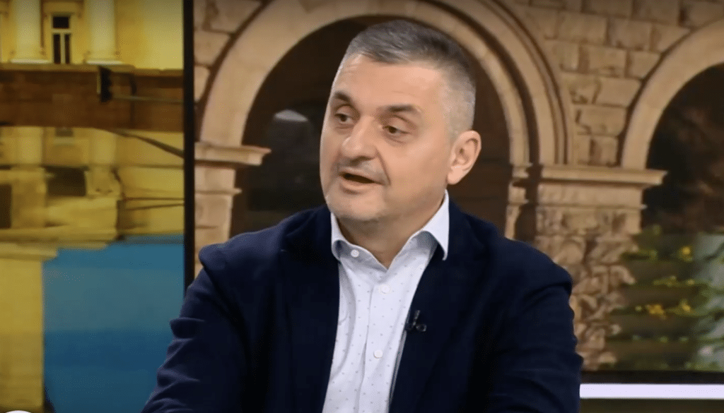 Кирил Добрев е председател на транспортната комисия в парламента