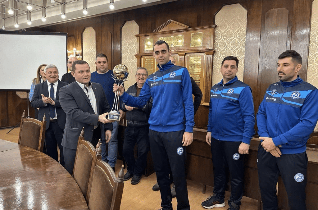 Пенчо Милков награди волейболните шампиони на „Дунав“ – Русе
