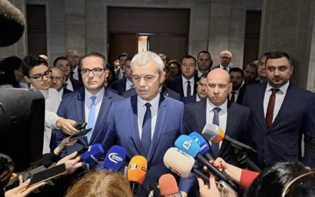 „Възраждане“ призова Румен Радев да не ходи на клетвата на новите конституционни съдии
