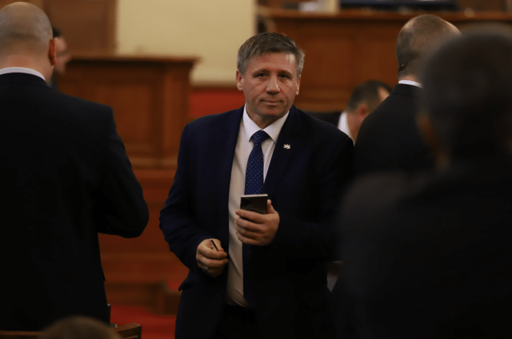 „Възраждане“ настоява Комисията за контрол над службите да бъде оглавена от представител на опозицията