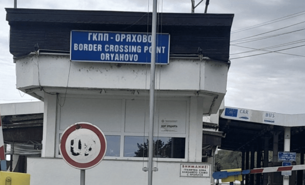Силен вятър спря работата на фериботите при ГКПП „Оряхово“ и ГКПП „Свищов“