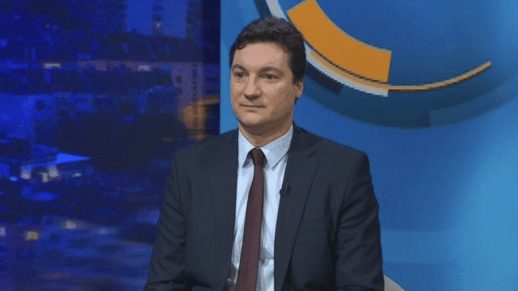 Крум Зарков: Решението на Радев да не присъства на клетвата в КС е символично
