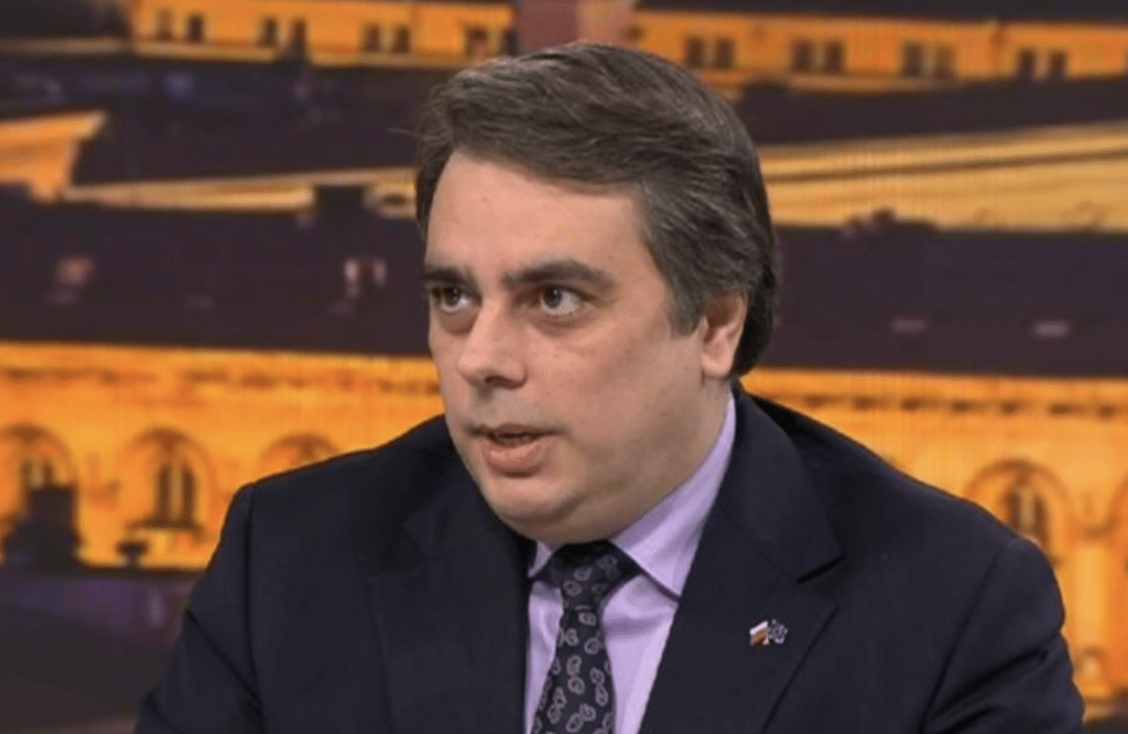 Асен Василев: Има опит да се нанесе репутационна щета срещу мен