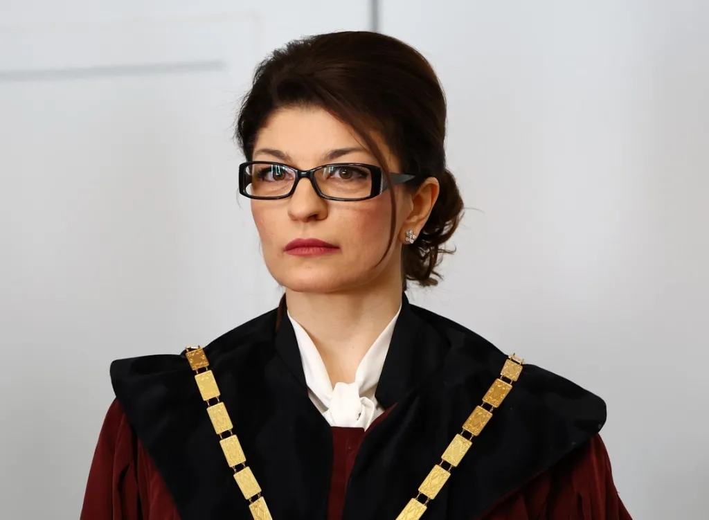 Десислава Атанасова получи делото срещу избора на кабинета „Желязков“