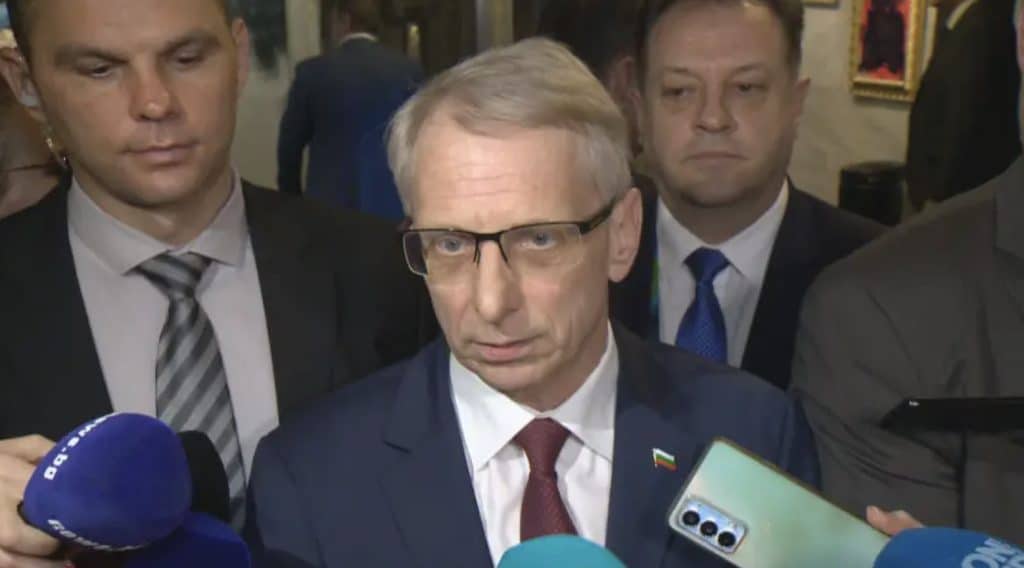 Премиерът Денков: Български военни няма да заминават на фронта в Украйна
