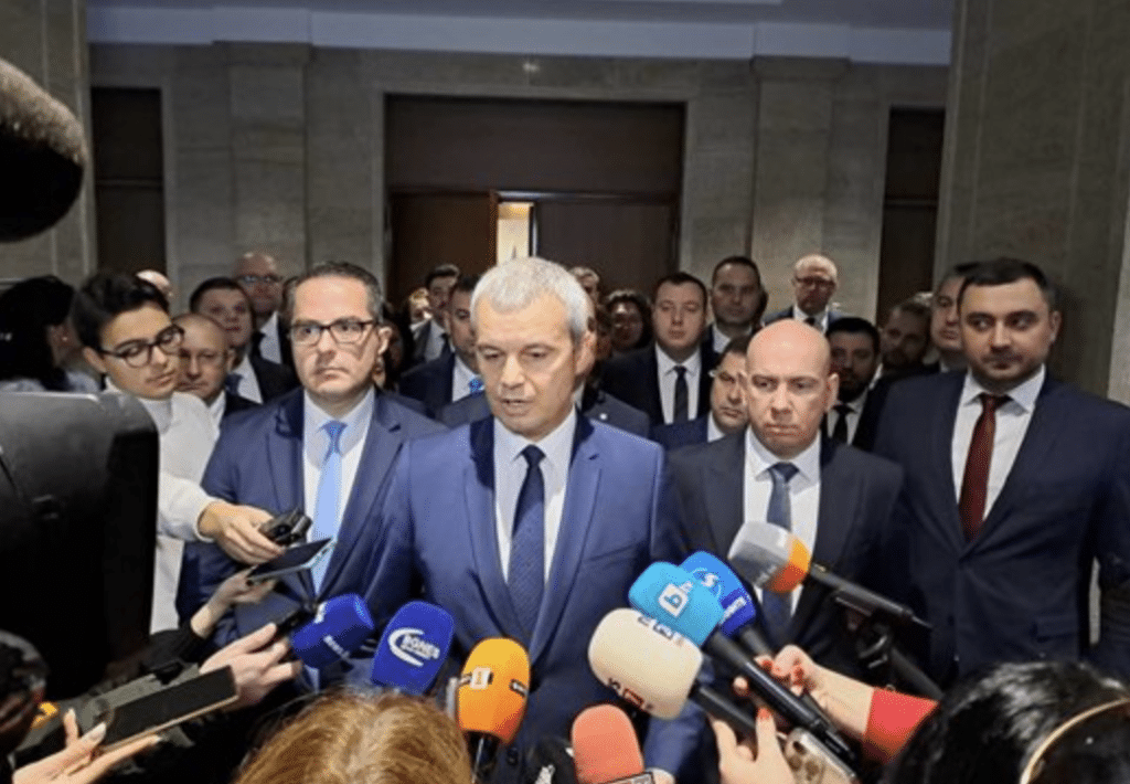Служител на МВР ступал активист на „Възраждане“ по време на кампанията