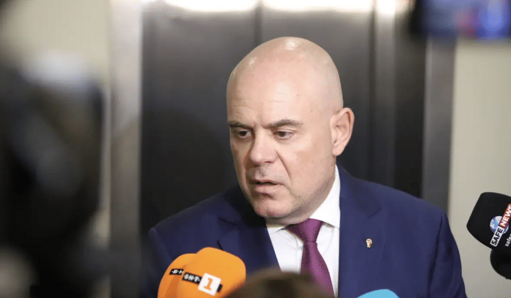 Гешев: Ако не си върнем държавата, никой не е в безопасност