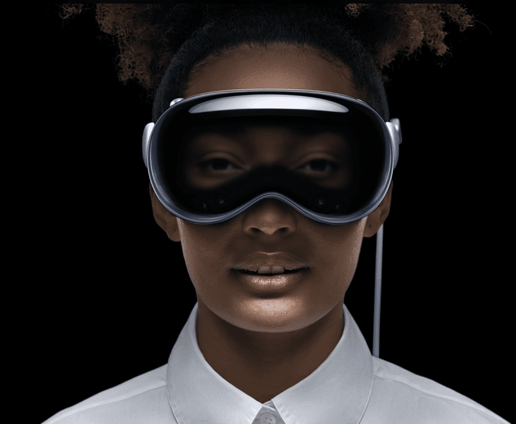 Феновете на Apple в САЩ се докоснаха до очилата Vision Pro