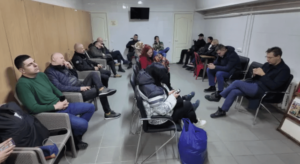 Българската делегация в Украйна се укрива в бомбоубежище, въздушна тревога в цяла Украйна