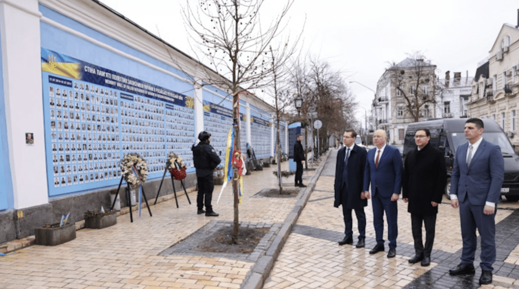Българската делегация се върна от Украйна с брониран влак