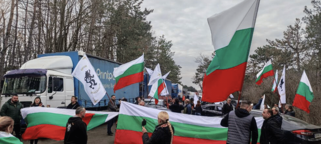 „Възраждане“ блокира Дунав мост днес