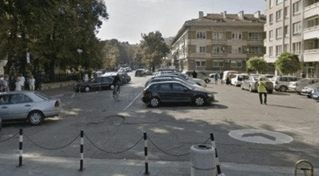Затварят временно паркинга пред храм „Света Троица“