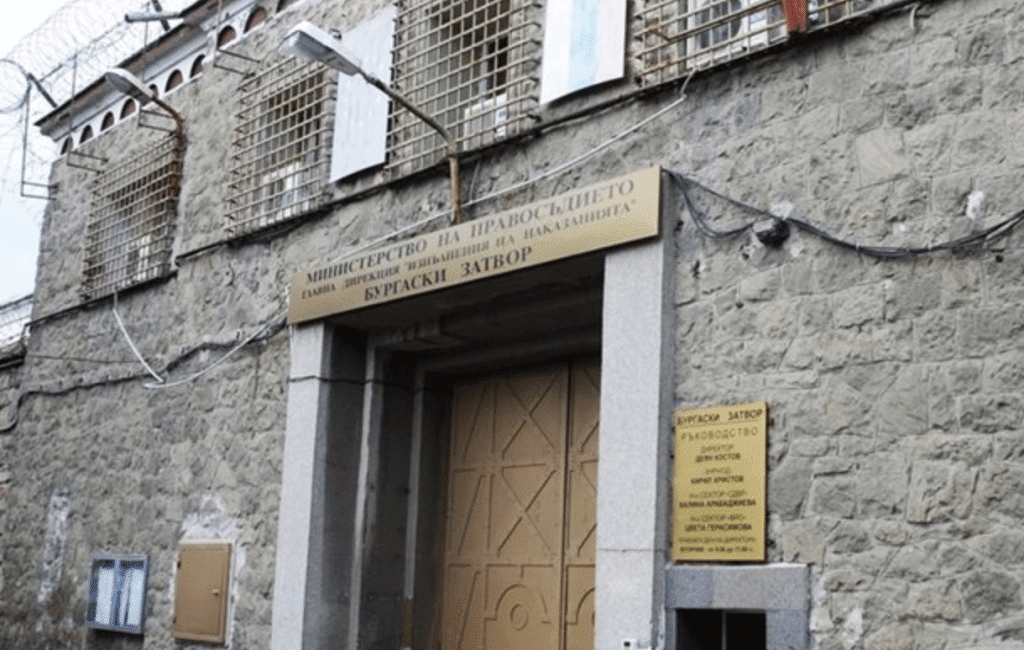 Проверката след фаталното сбиване в затвора в Бургас продължава