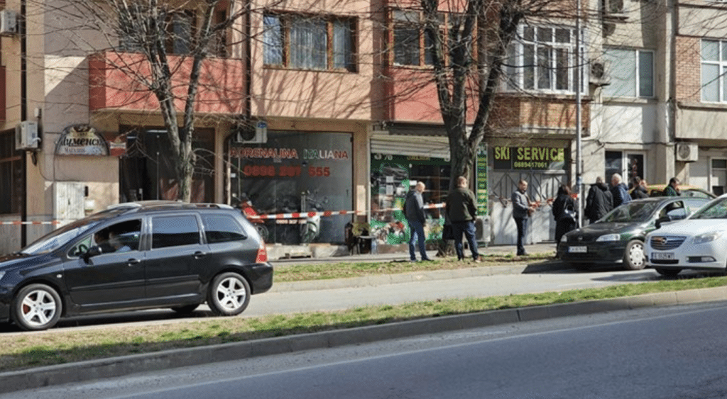 450 грама златни накити и 7000 лв. са задигнати от заложната къща в Благоевград
