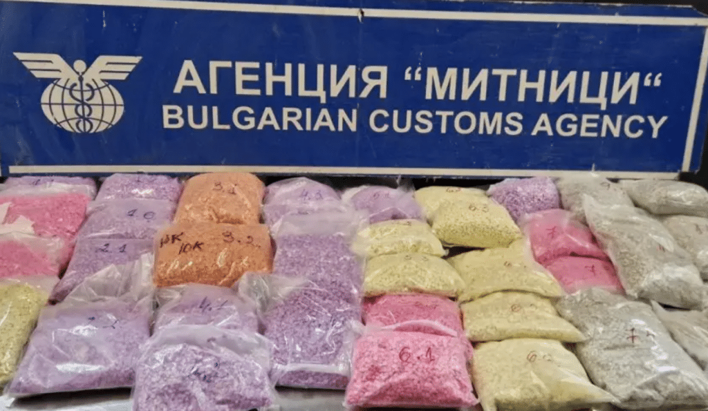 Задържаха близо 74 кг екстази на „Дунав мост“ при Русе