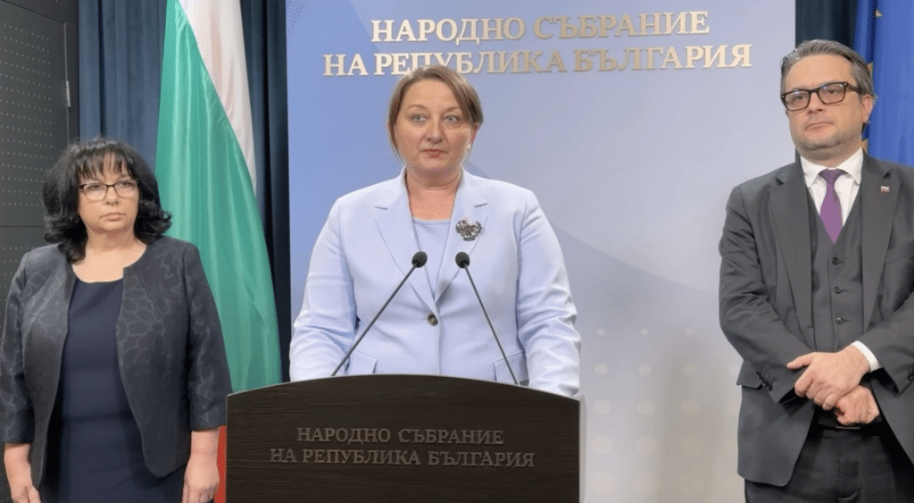 Деница Сачева: Подписването на коалиционно споразумение е крайно наложително