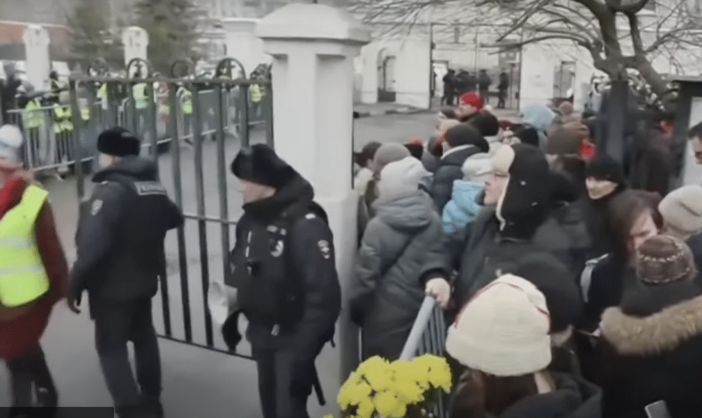 Хиляди хора се събраха, за да се простят с Алексей Навални