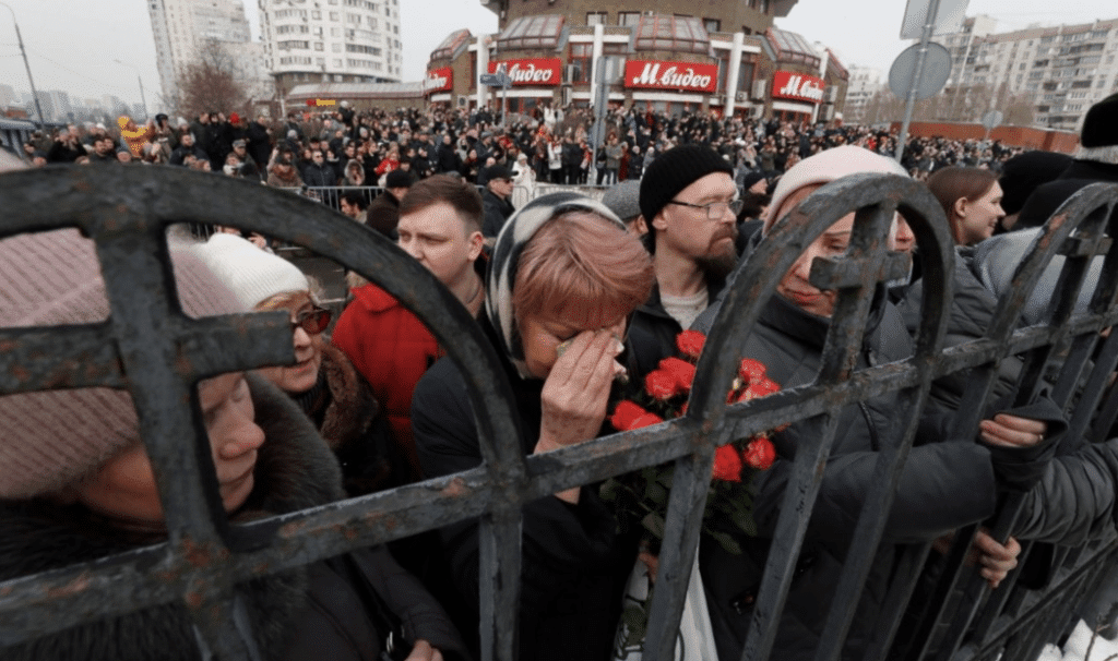 Над 100 арестувани при прояви на почит към Алексей Навални в Русия