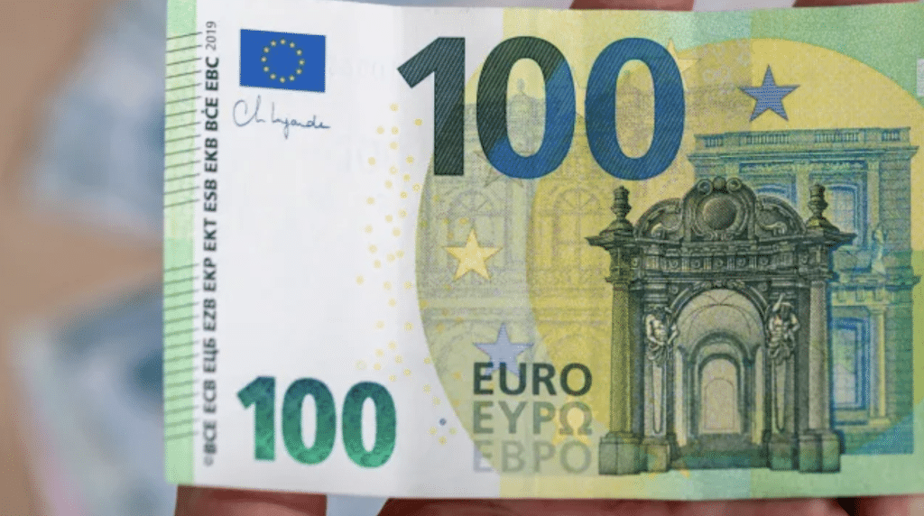 Хванаха 100 фалшиви еврови банкноти, получени в куриерски офис в Монтана