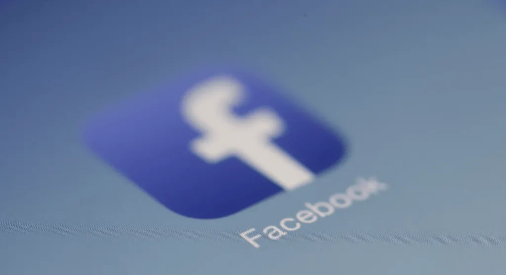 Facebook и Instagram се сринаха