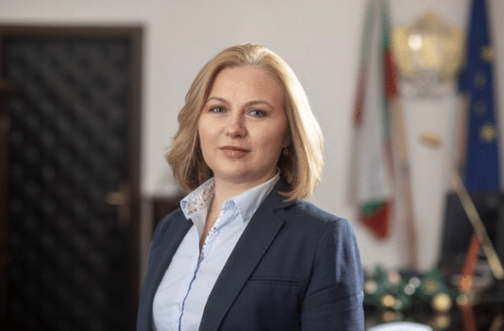 Надежда Йорданова: „Да, България“ трябва да вземе решение днес към кое европейско политическо семейство да се присъедини