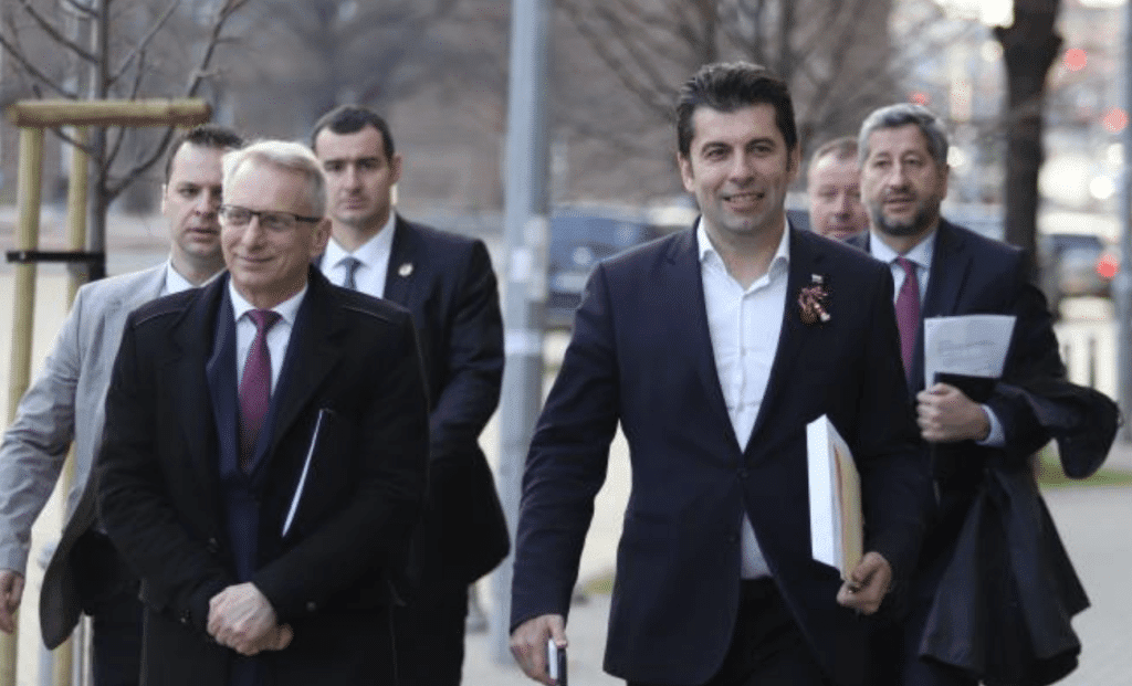 Очаква се да продължат преговорите между ГЕРБ-СДС и ПП-ДБ