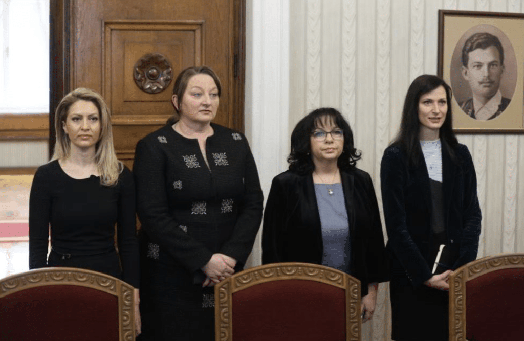 Нежните остриета на ГЕРБ-СДС: Имаме общи точки, имаме и различия, но преговорите продължават