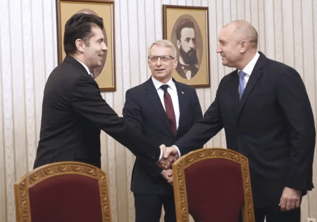 Румен Радев покани на среща представителите на ПП-ДБ