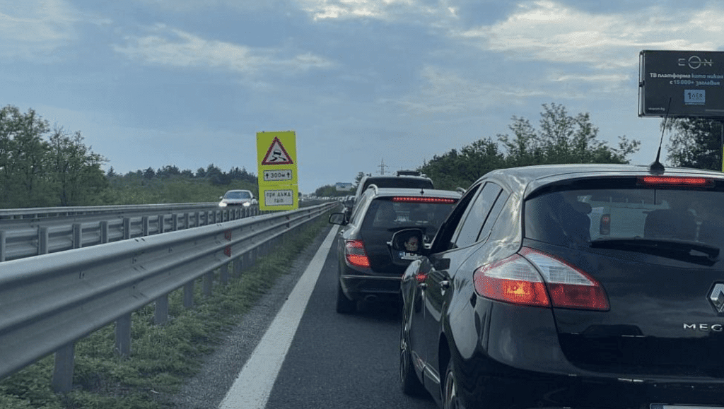 До 22 март движението в платното за София при 350-и км на АМ „Тракия“ ще бъде двупосочно
