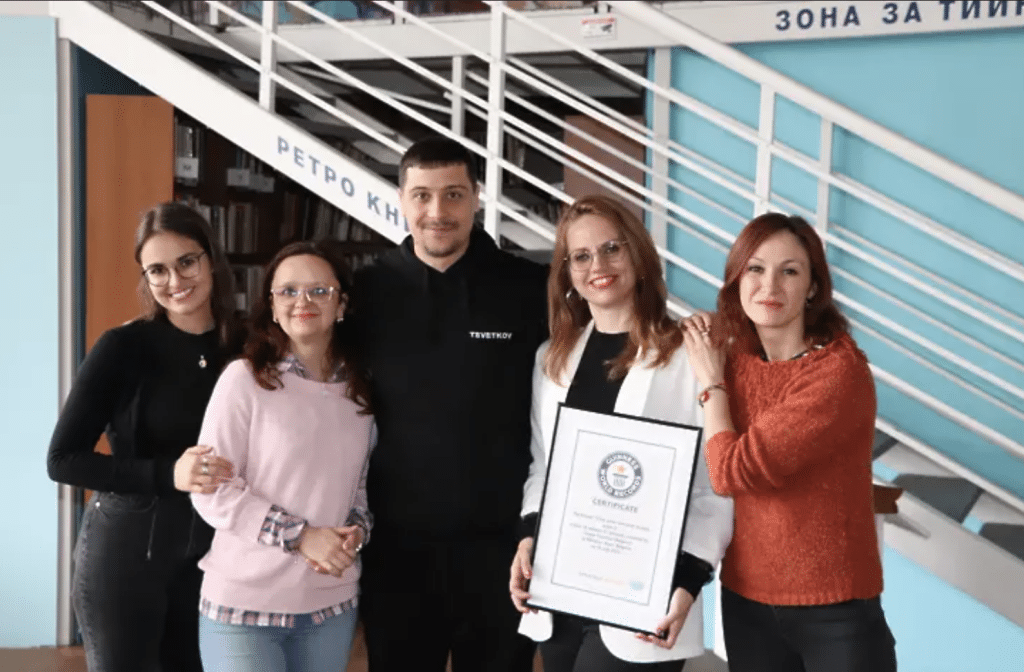 Теодор Цветков дари рекорда си на Библиотечко
