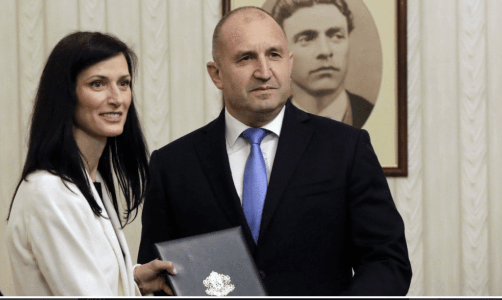 Президентът връчва първата папка с мандата на ГЕРБ-СДС