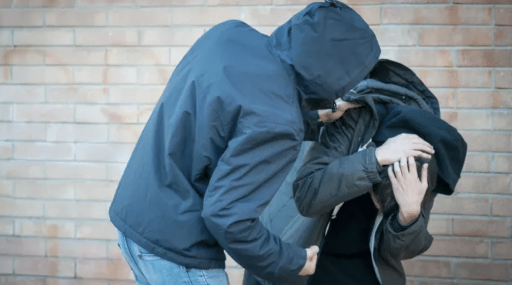 Полицията в Русе разследва грабеж на Айфон 13