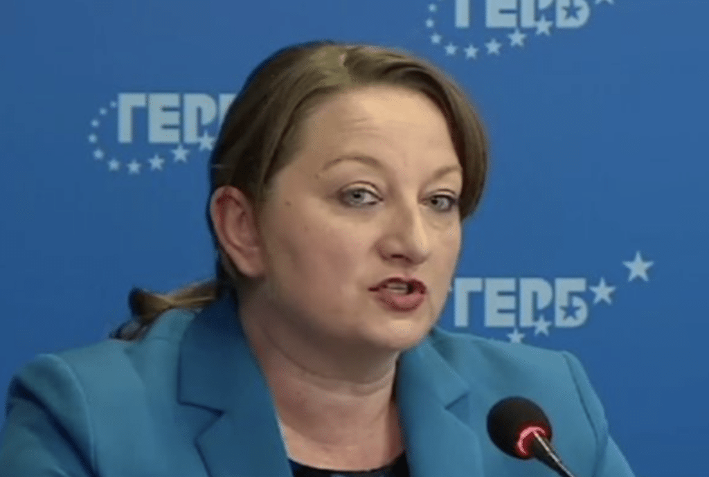 Деница Сачева отговори на Асен Василев за пенсиите: Лъжа!