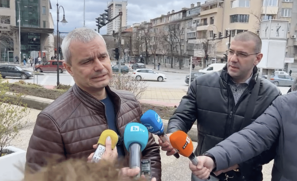 Костадинов: Снощи се видя, че Денков едва не се разплака. Унизителни са гърчовете на ПП-ДБ!