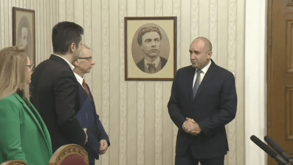 Президентът връчи на ПП-ДБ втория мандат за съставяне на правителство