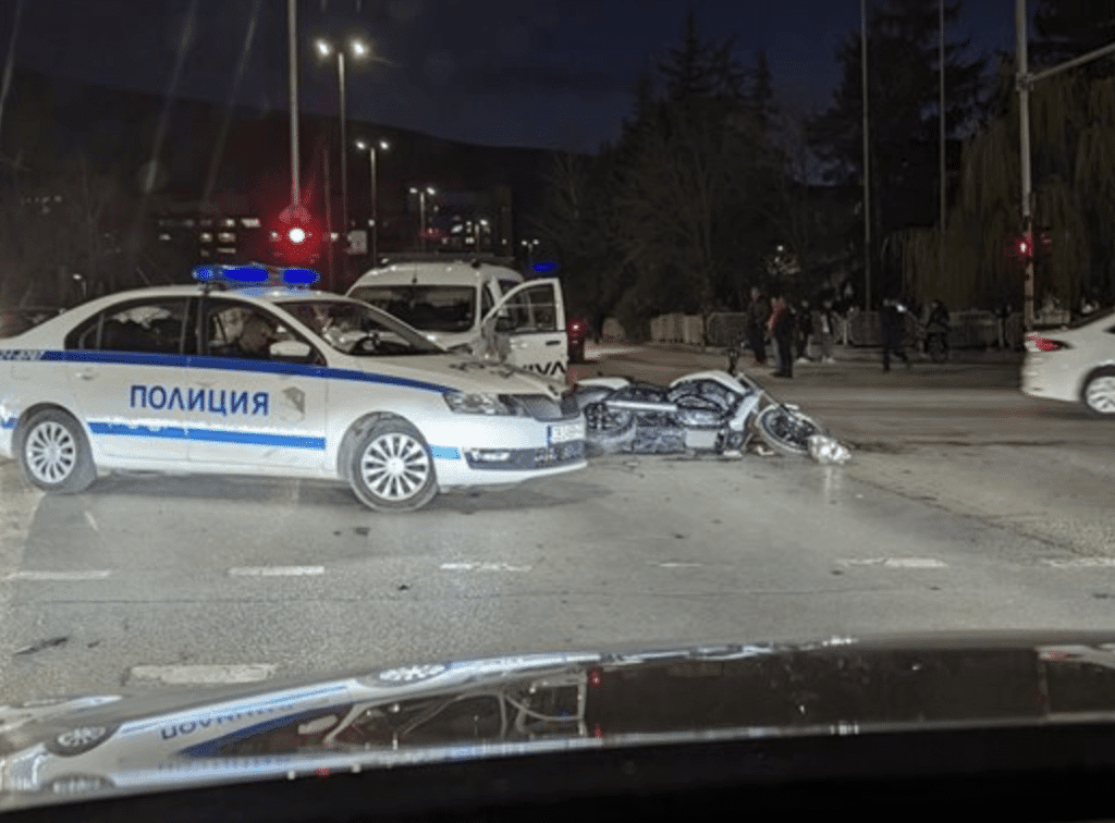 Тежка катастрофа между кола и мотори София, моторист е с опасност за живота