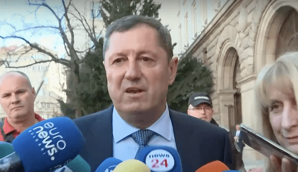 Тошко Тодоров пристигна на „Дондуков“ 2 за среща с президента Румен Радев