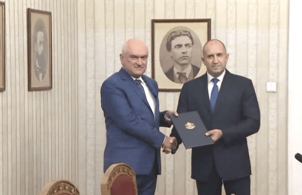 Президентът Радев възложи на Димитър Главчев да състави служебно правителство за 7 дни