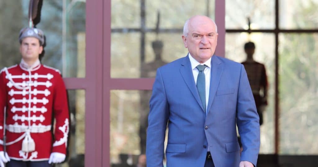 Очаква се Димитър Главчев да представи състав на правителство