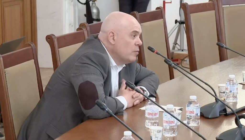 Гешев: С удоволствие ще участвам в предизборното шоу, което се очертава на днешното заседание