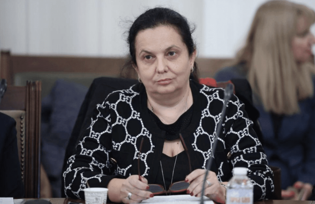 Министър Павлова очаква до края на седмицата да бъде уведомена дали ще остане на поста