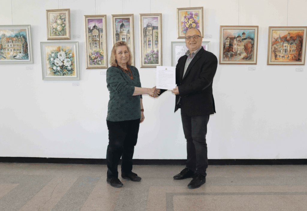 Ралица Кирилова подреди 93 картини в изложба по повод 40 години творческа дейност