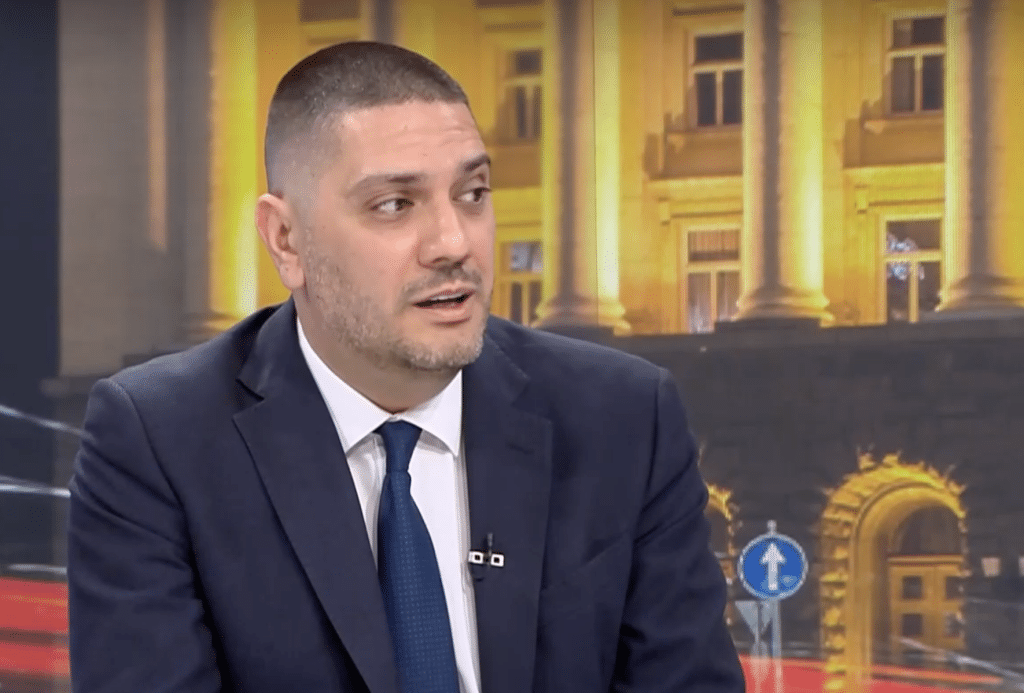 Гаджев: Конците на служебния кабинет ще дърпа единствено Главчев
