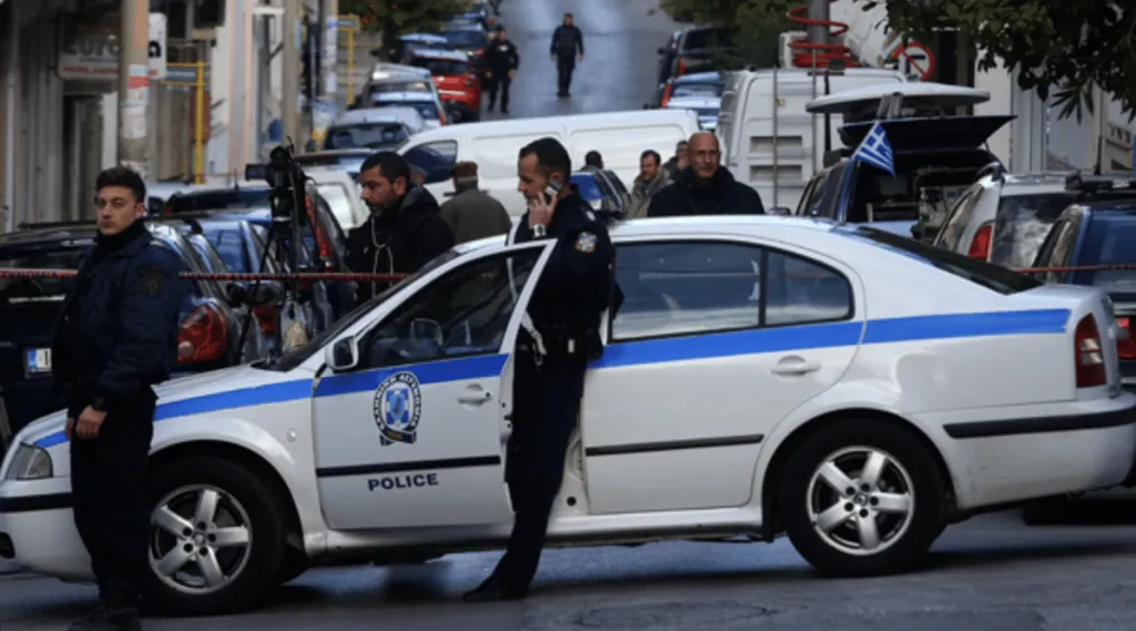 Български ало измамник е задържан след гонка с полицията в Гърция
