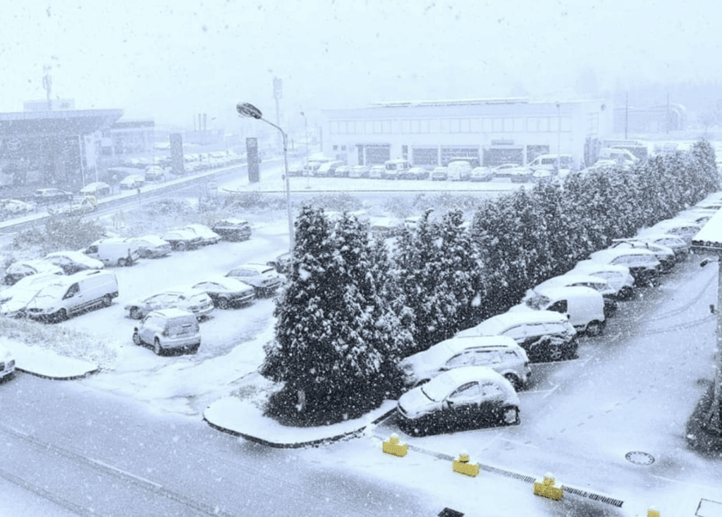 Сняг вали в Сараево