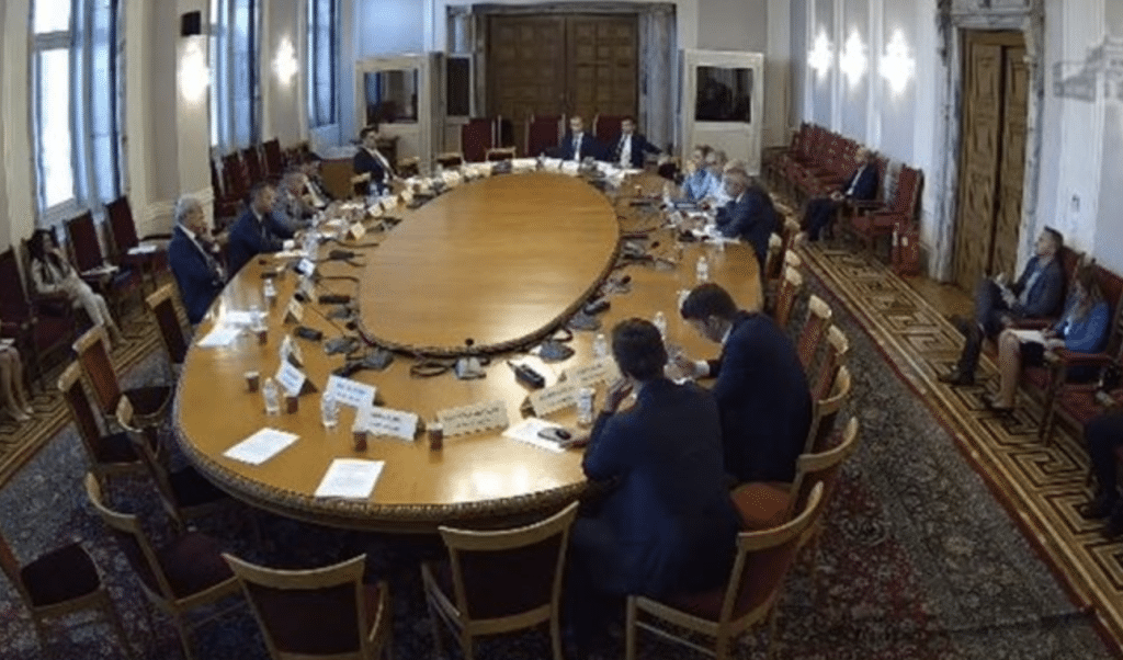 Комисията по енергетика разглежда отлагане на либерализацията на пазара на тока